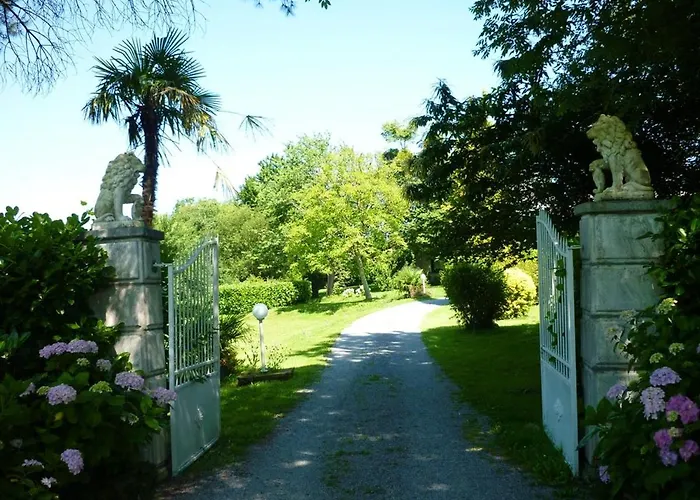 Spacieuse A Avec Piscine Privee Вилла